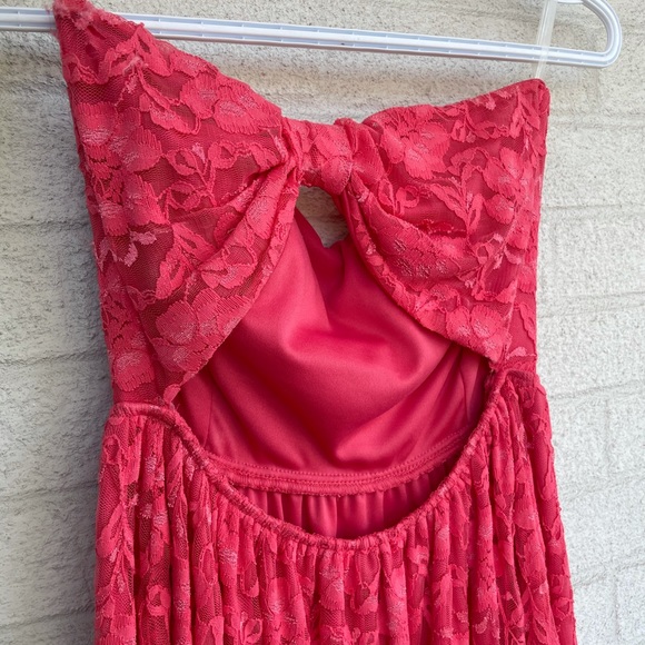 Pink strapless dress with open back - Picture 3 of 4